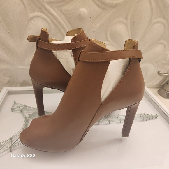 Michael Kors Heels Leather Open/Peek toe Toed Booties. NWT. Various - Picture 4 of 12